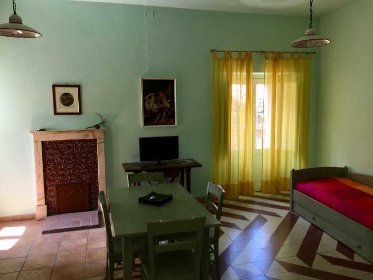 La Via Di Fuga Apartment Pietrapertosa Luaran gambar