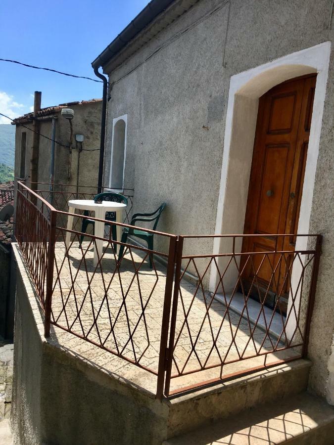 La Via Di Fuga Apartment Pietrapertosa Luaran gambar
