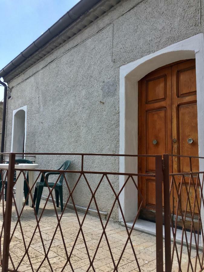 La Via Di Fuga Apartment Pietrapertosa Luaran gambar