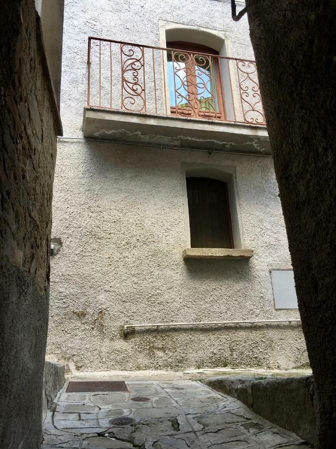 La Via Di Fuga Apartment Pietrapertosa Luaran gambar